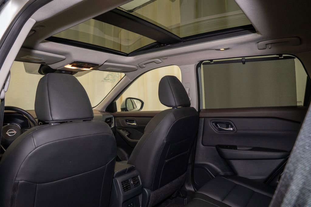 Used 2023 Nissan Rogue SV w/ SV Premium B Package image 10