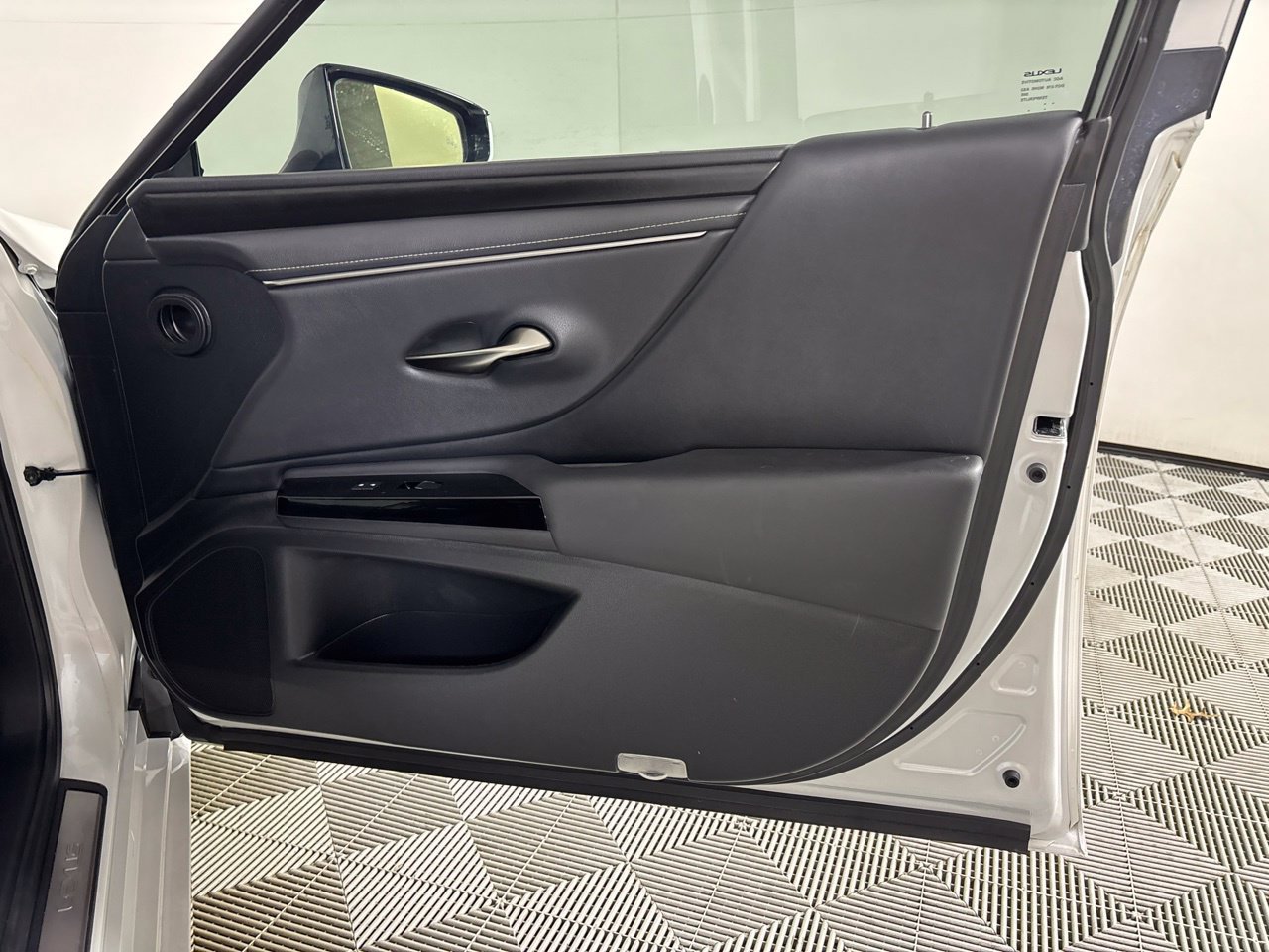 Used 2024 Lexus ES 350 w/ Premium Package FWD image 30