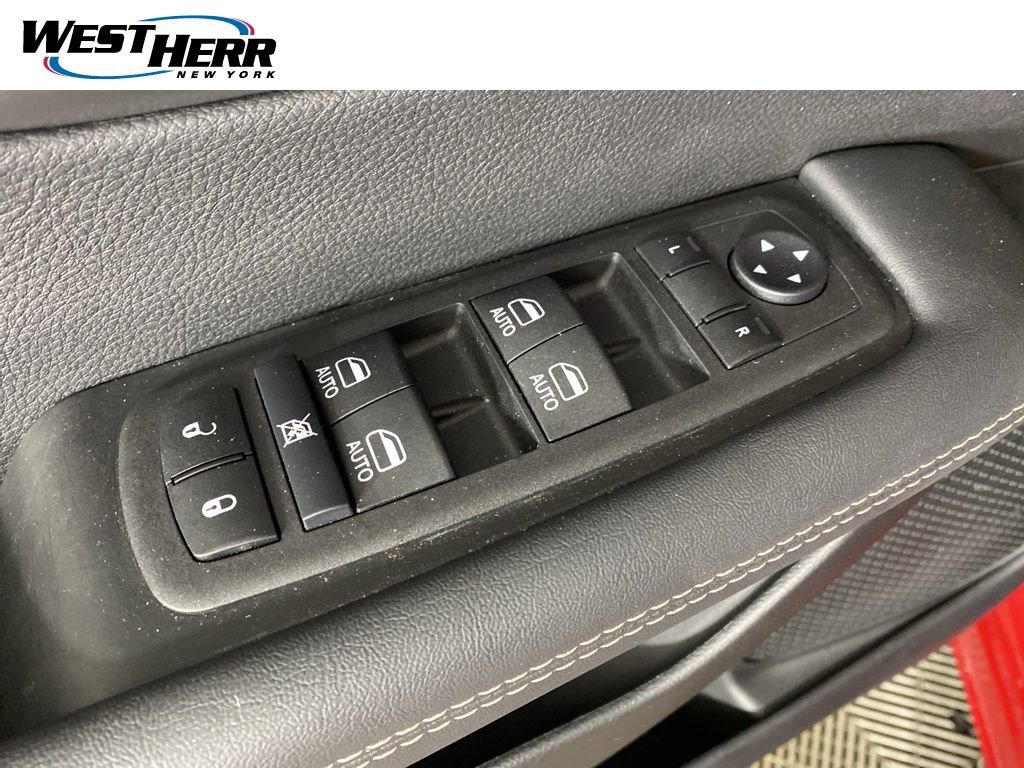 Used 2026 Chrysler Pacifica Select AWD/4WD image 11