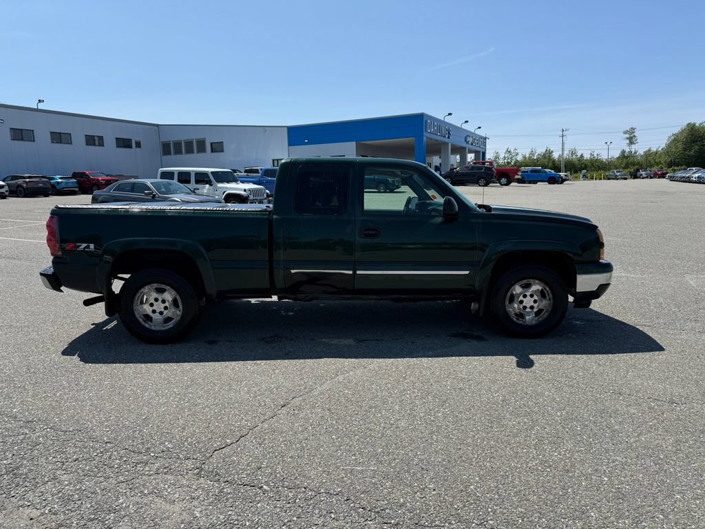 Used 2006 Chevrolet Silverado 1500 LT w/ Light Duty Power Package AWD/4WD image 4