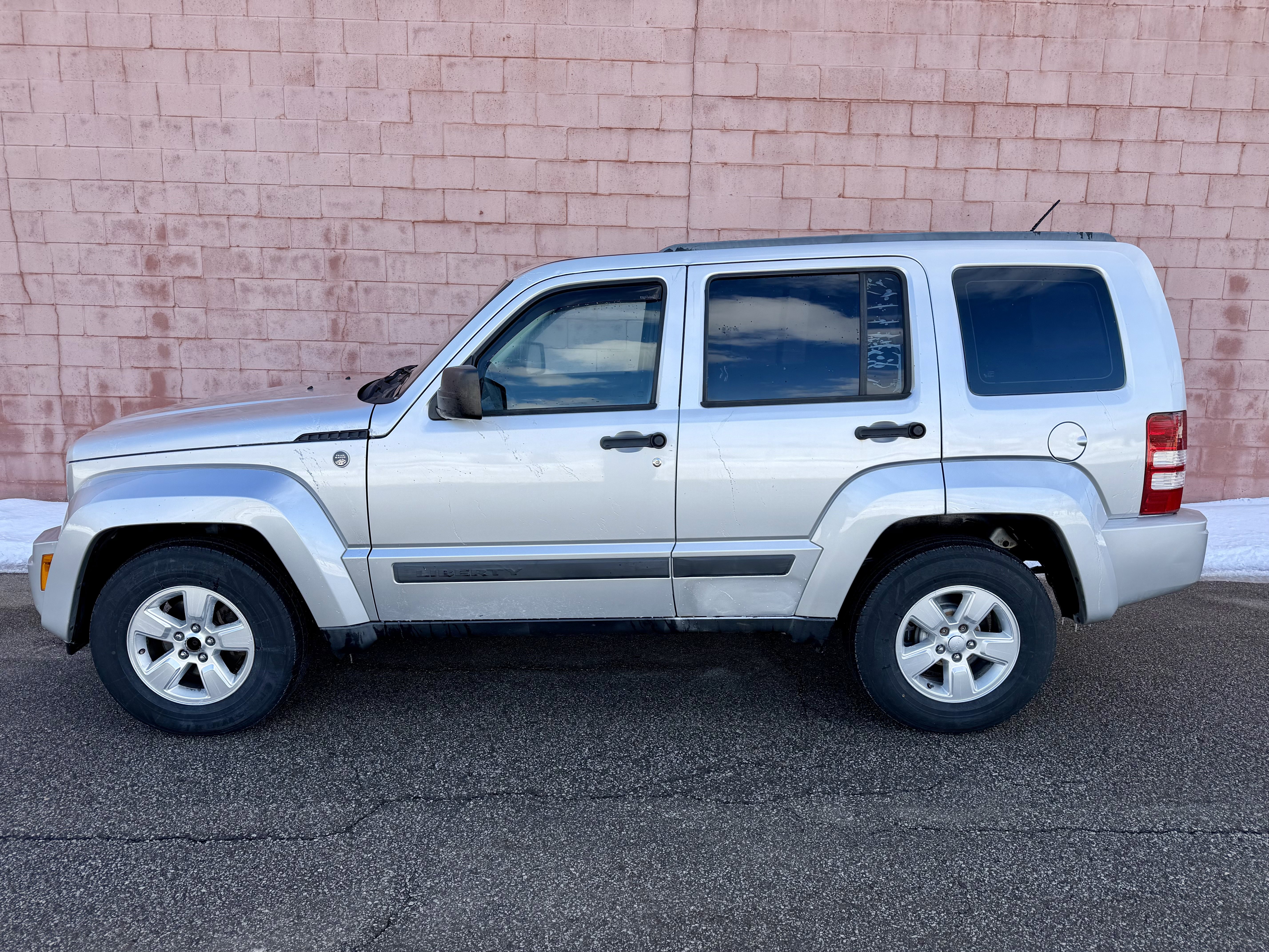Used 2012 Jeep Liberty Sport image 2