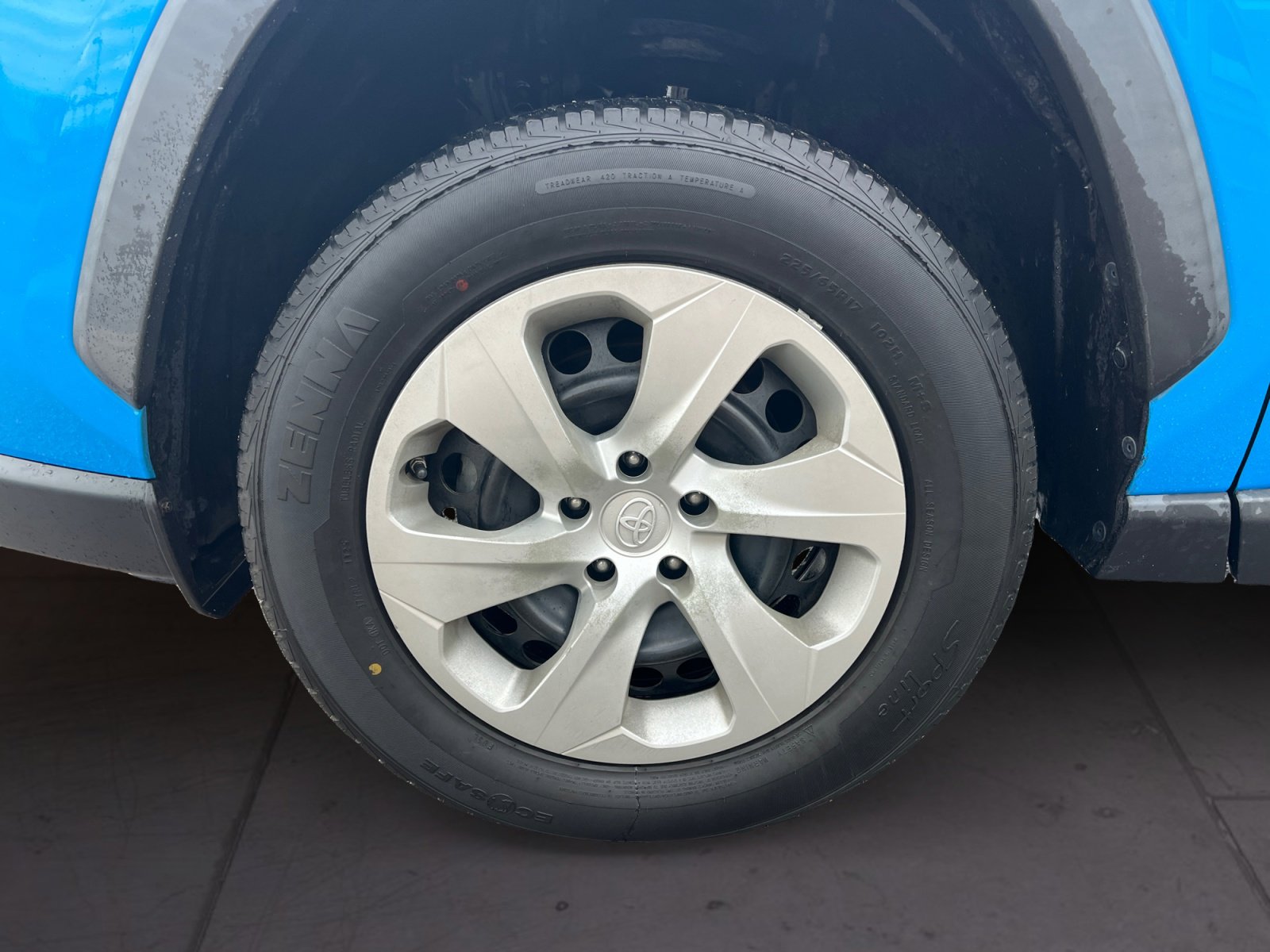 Used 2019 Toyota RAV4 LE FWD image 15