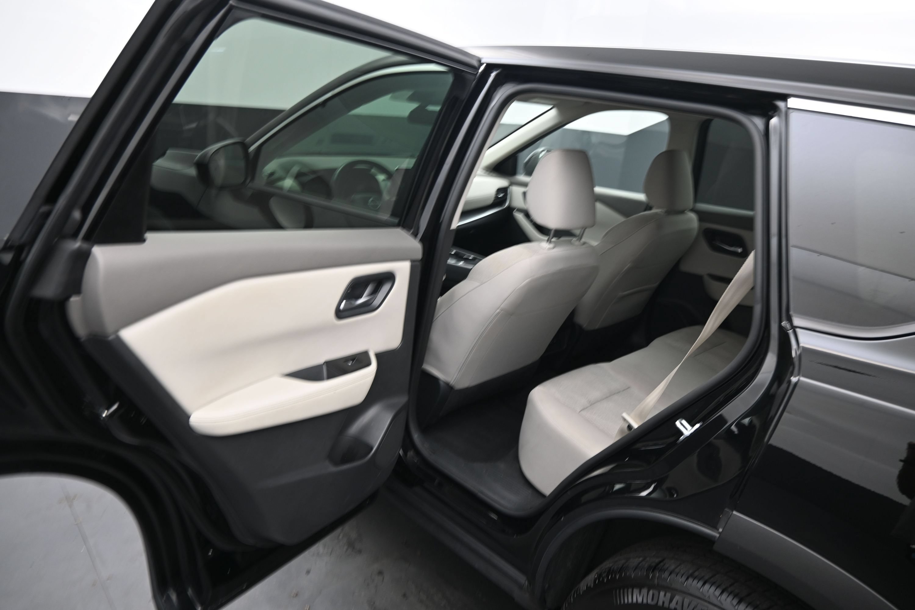 Used 2025 Nissan Rogue SV FWD image 16