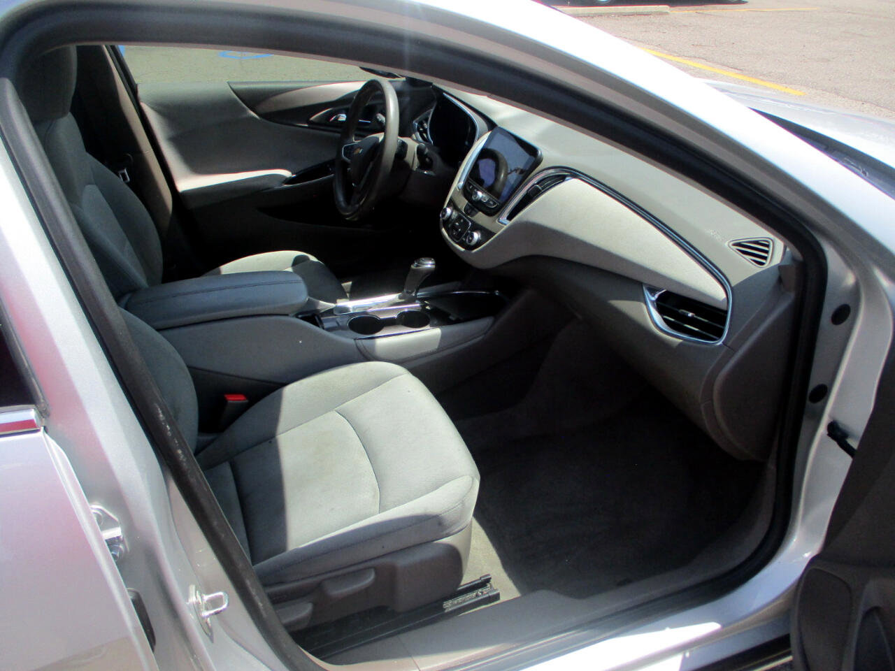 Used 2018 Chevrolet Malibu LT w/ Driver Confidence Package image 7