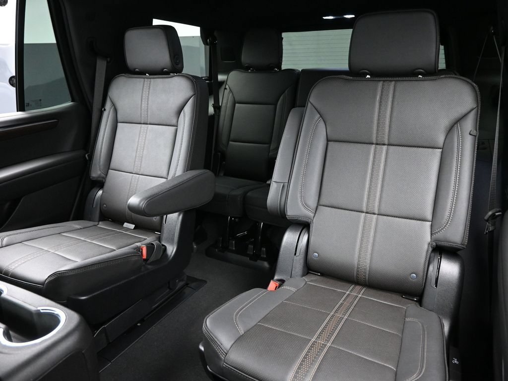 Used 2025 Chevrolet Tahoe High Country AWD/4WD image 21