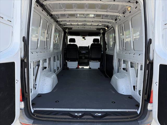 Used 2023 Mercedes-Benz Sprinter 1500 image 7