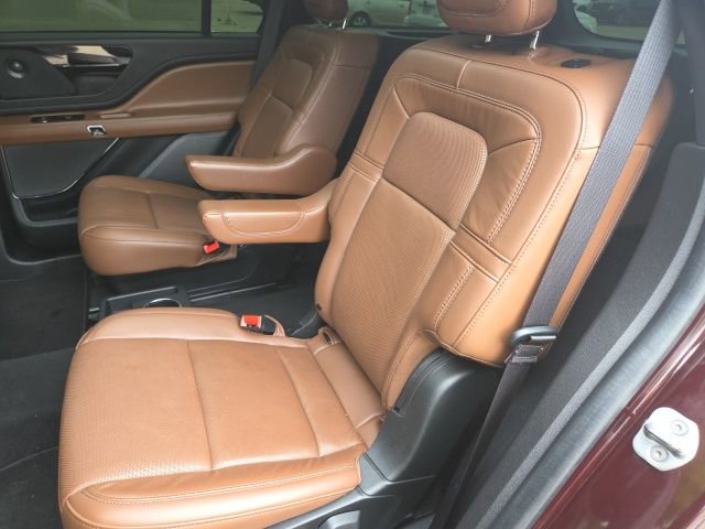 Used 2023 Lincoln Aviator Reserve w/ Equipment Group 201A image 7