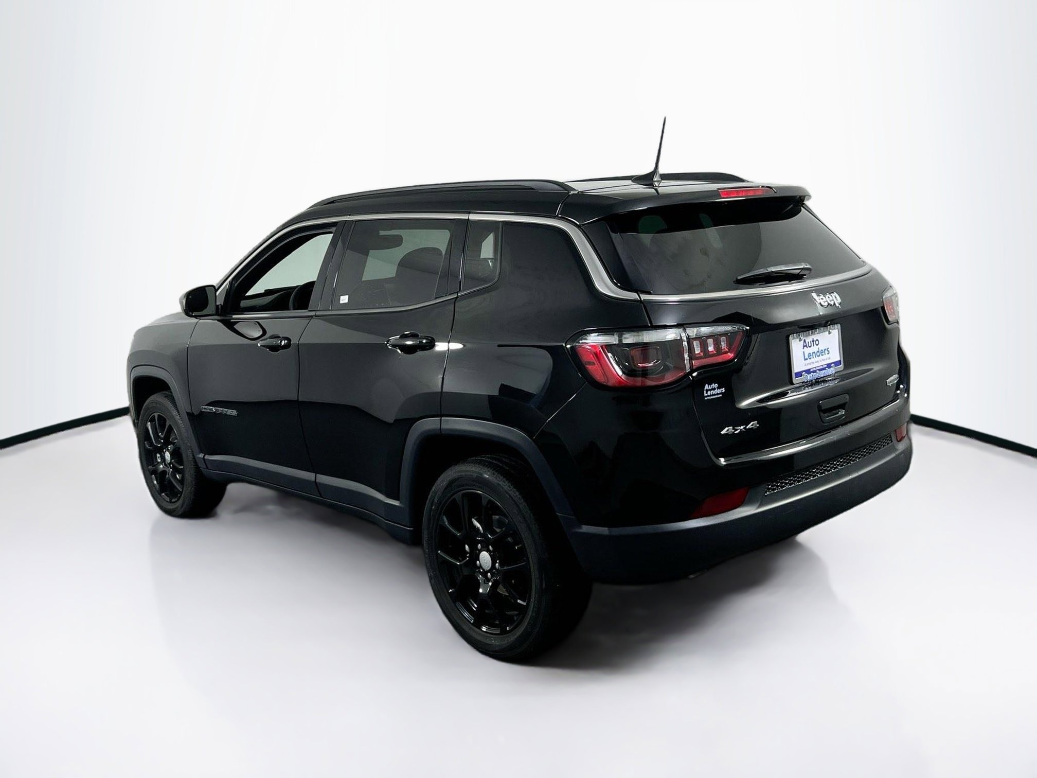 Used 2023 Jeep Compass Latitude w/ Sun and Sound Group AWD/4WD image 7