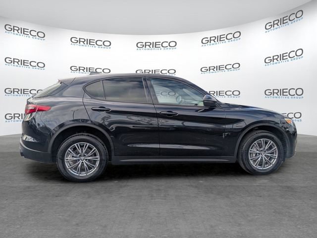 Used 2023 Alfa Romeo Stelvio Sprint RWD image 8