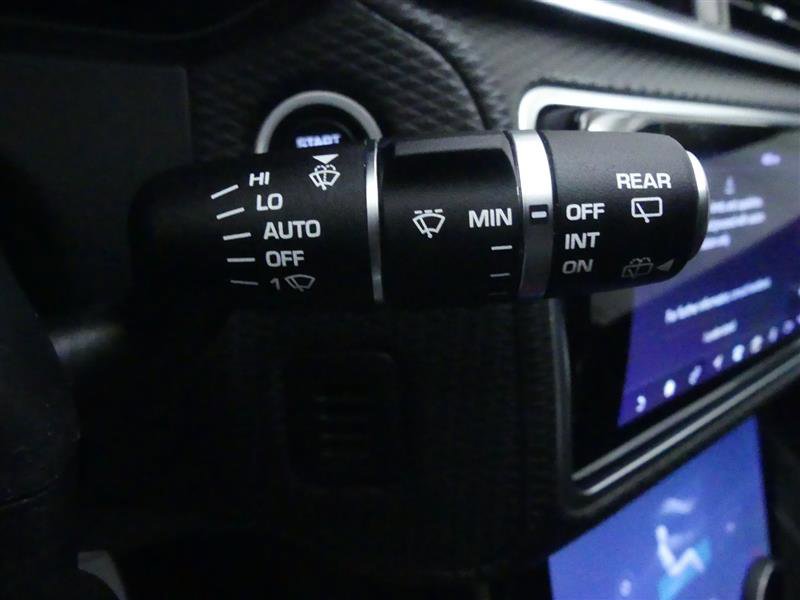 Used 2018 Land Rover Range Rover Velar R-Dynamic SE image 23