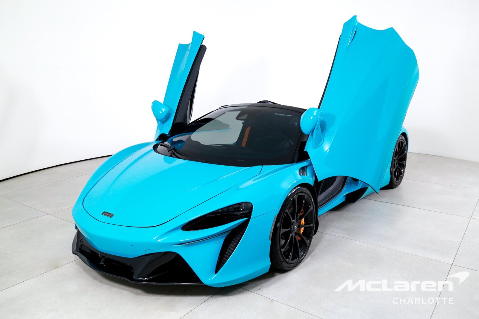 Used 2025 McLaren Artura Spider RWD image 6