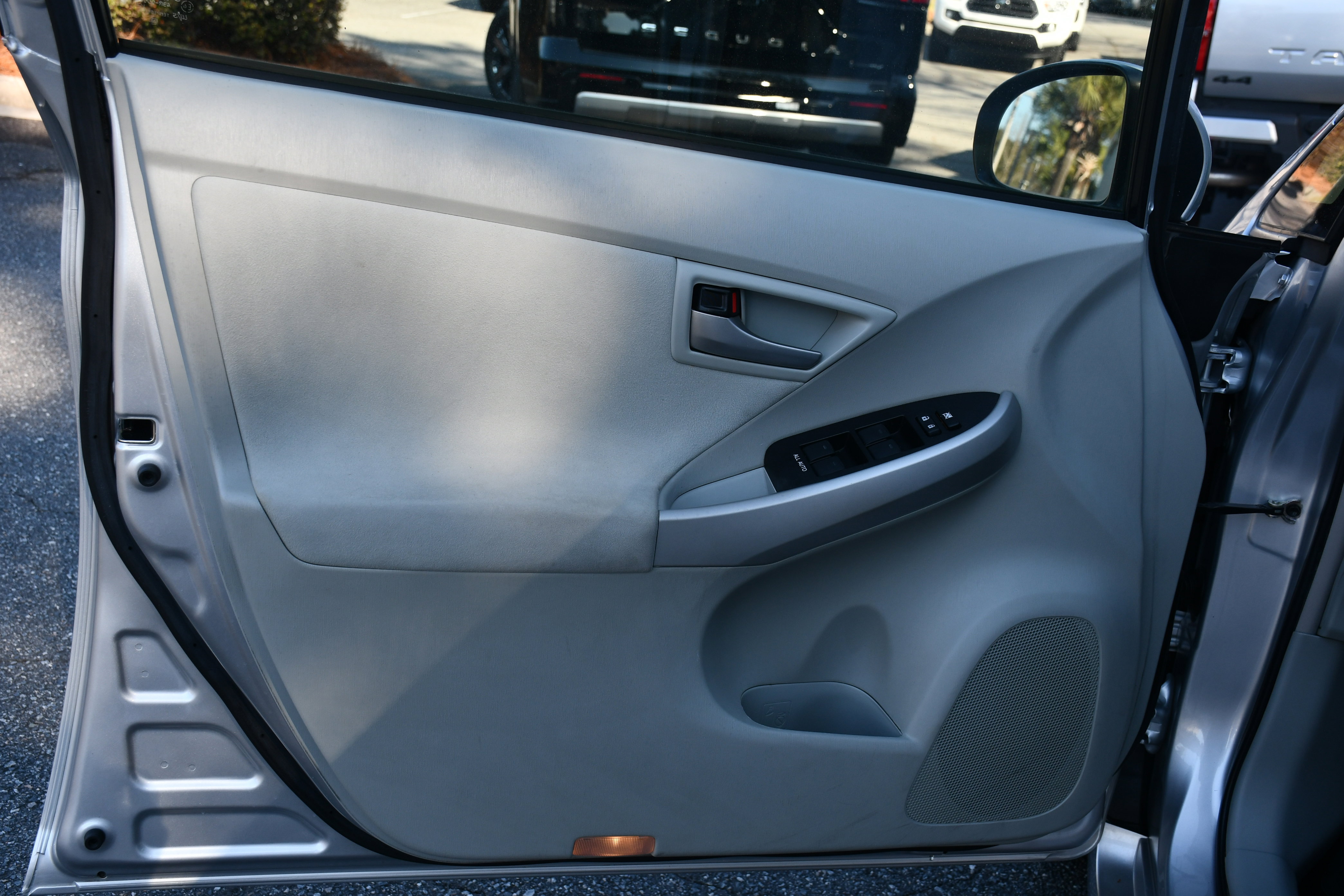 Used 2013 Toyota Prius Five image 10