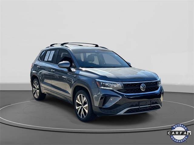 Certified 2022 Volkswagen Taos SE image 1