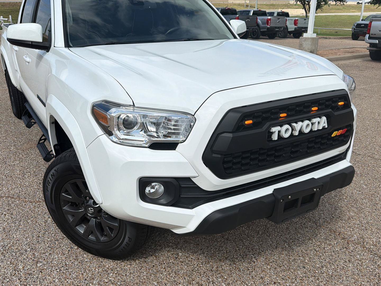 Used 2022 Toyota Tacoma SR5 RWD image 8