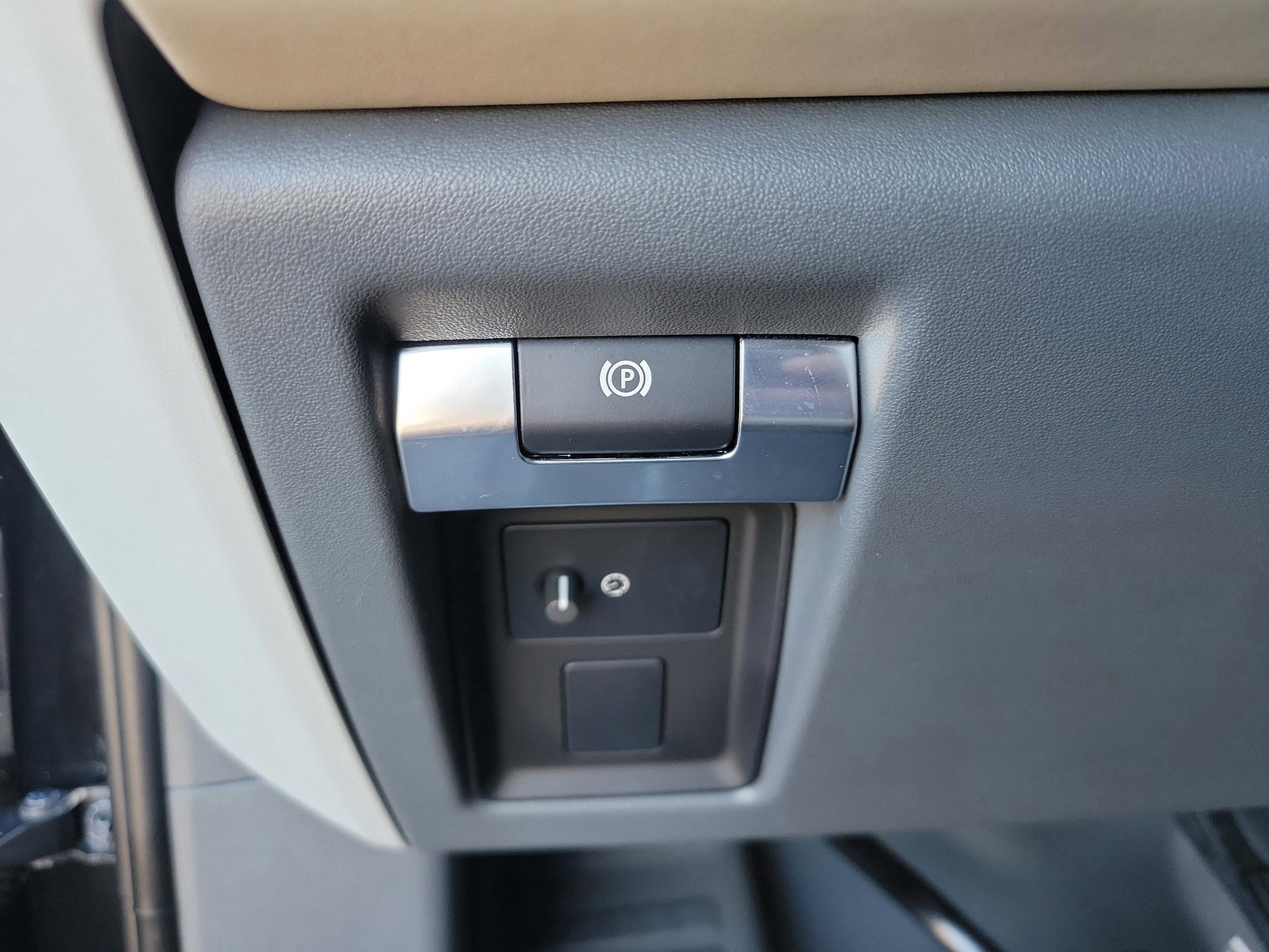 Used 2024 Land Rover Defender 130 S image 22