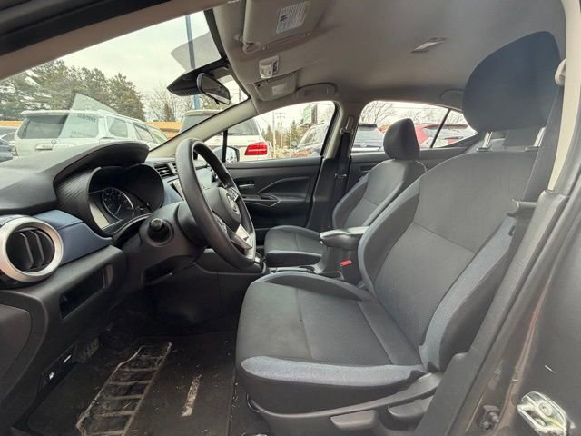 Used 2023 Nissan Versa SV image 9