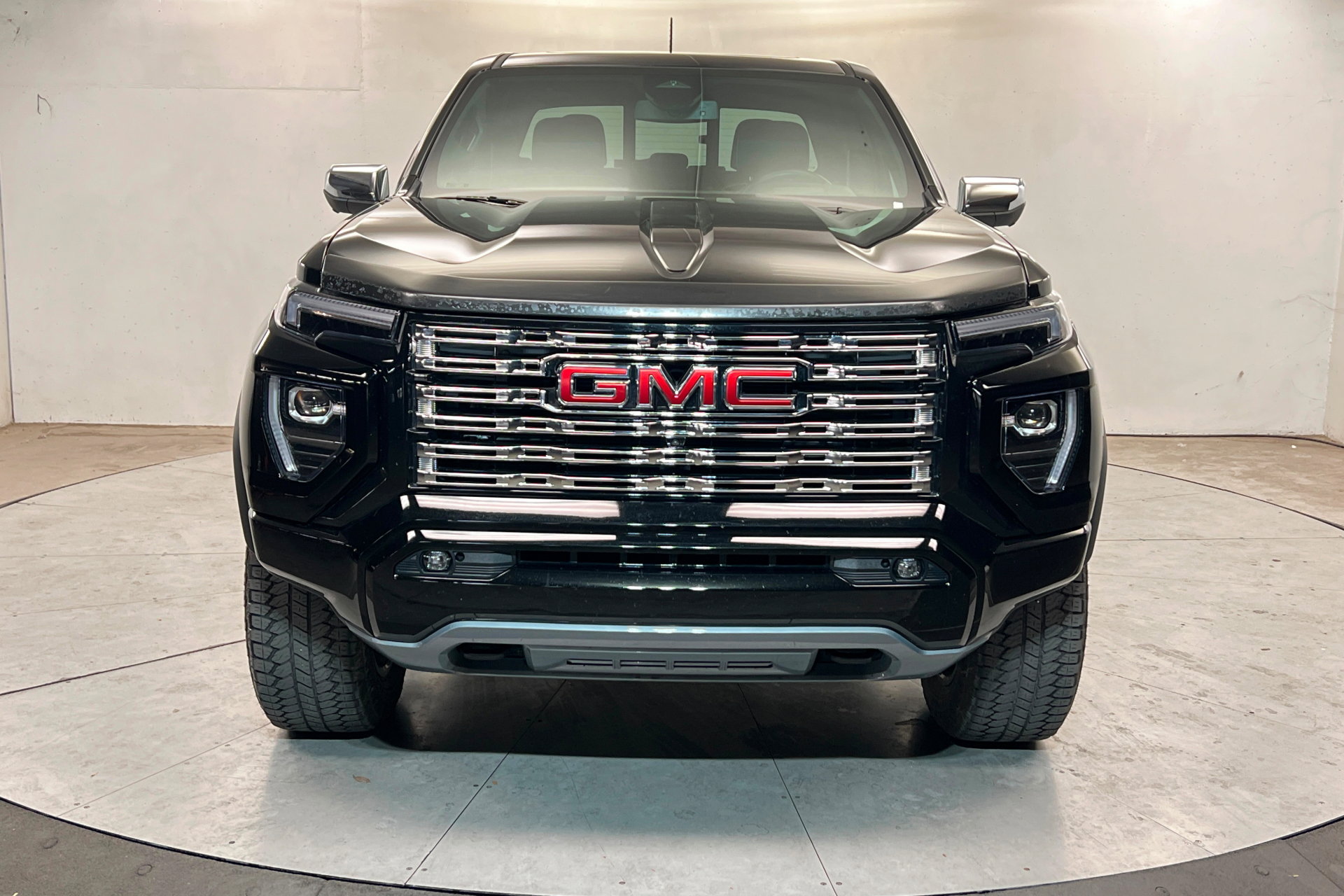 Used 2024 GMC Canyon Denali w/ LPO, Denali Black Edition AWD/4WD image 9