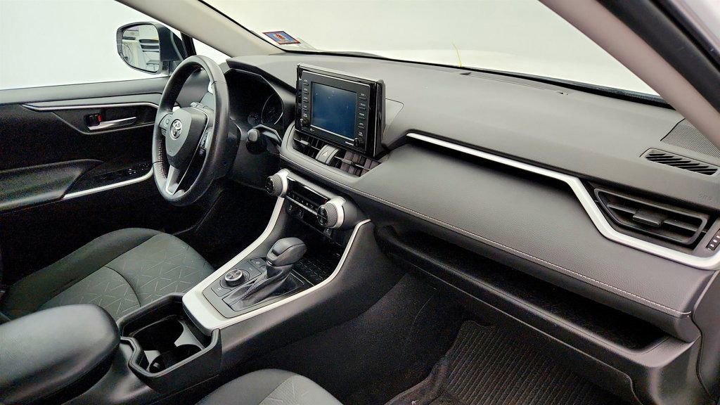 Used 2020 Toyota RAV4 XLE image 22