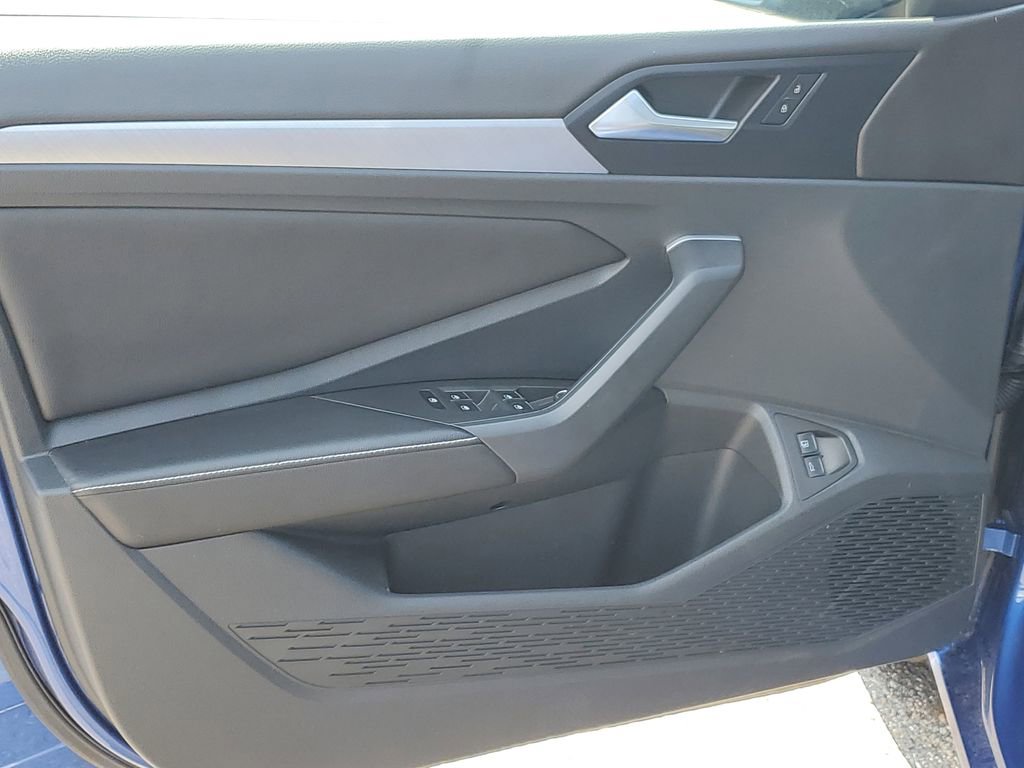 Used 2023 Volkswagen Jetta SE image 24