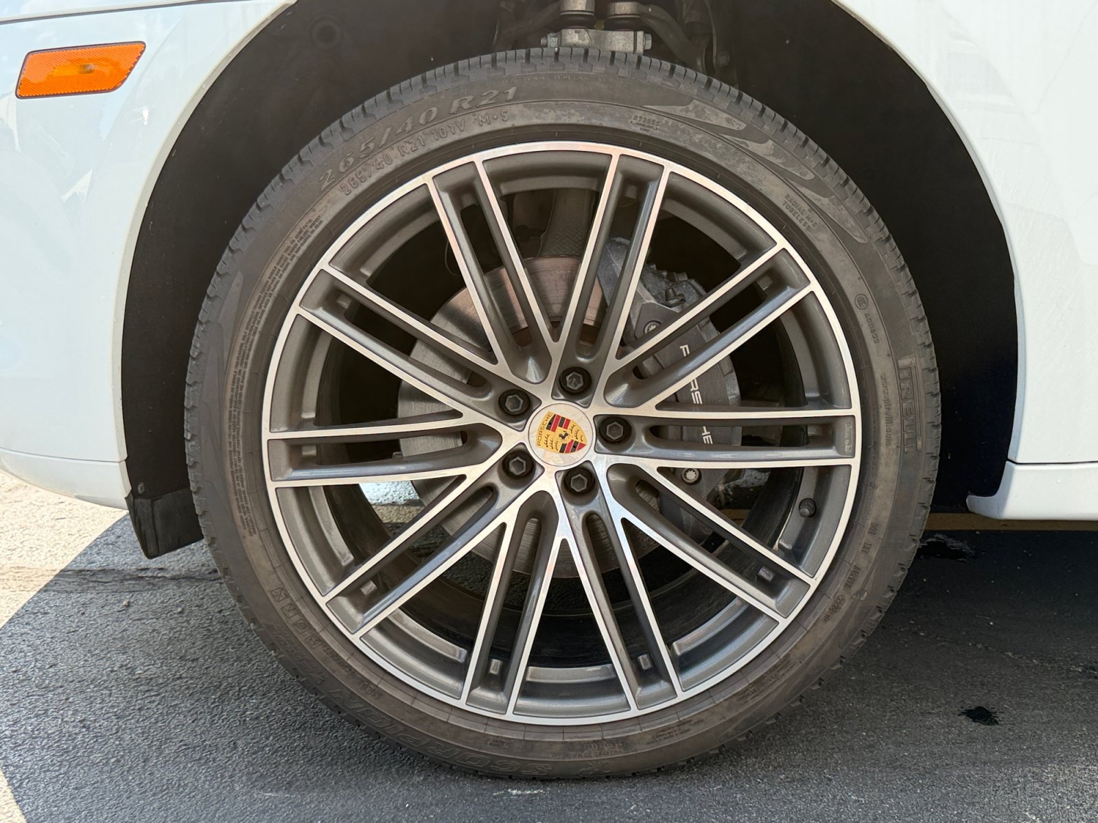Used 2025 Porsche Macan AWD/4WD image 11