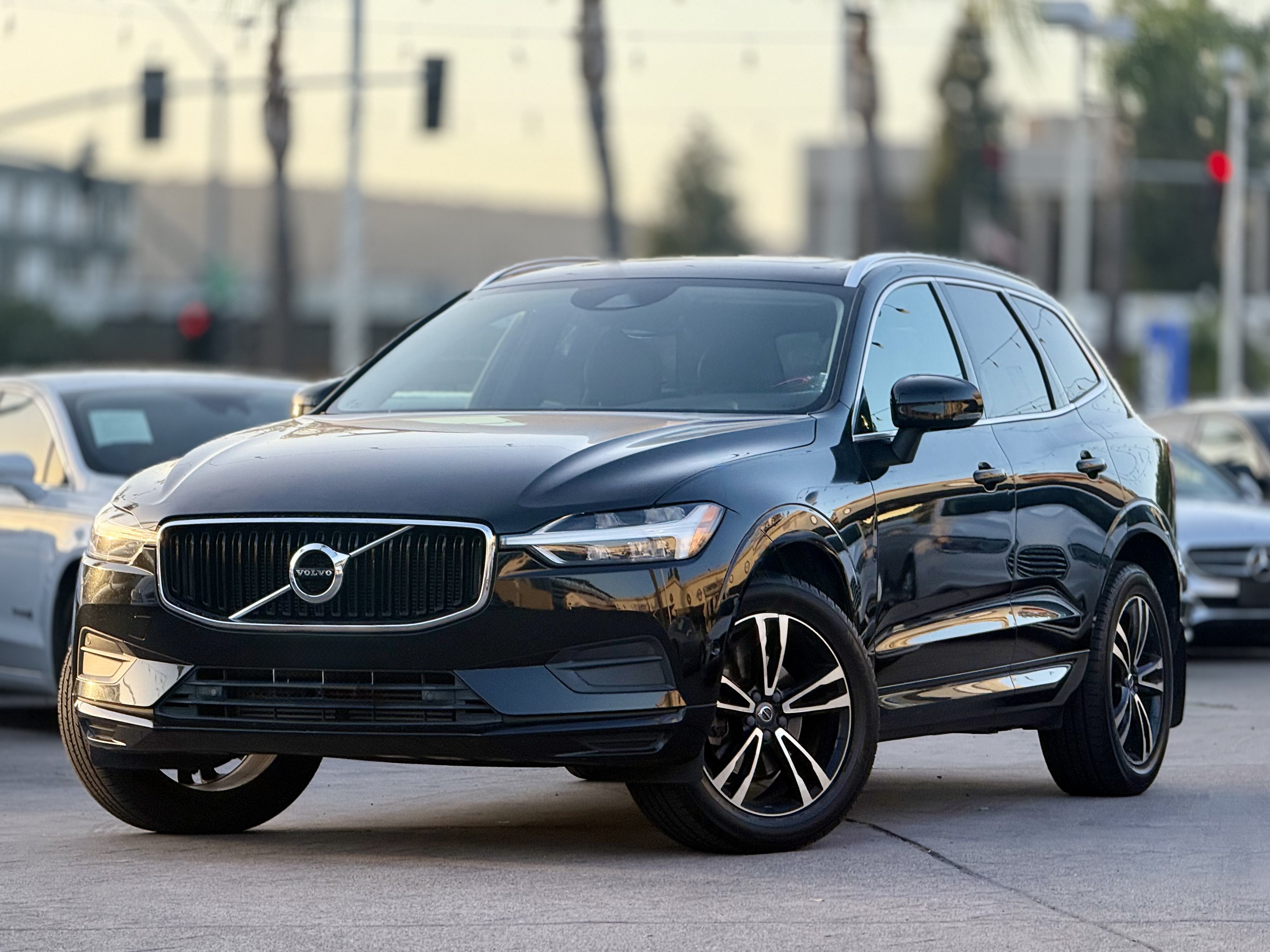 Used 2018 Volvo XC60 T5 Momentum w/ Convenience Package