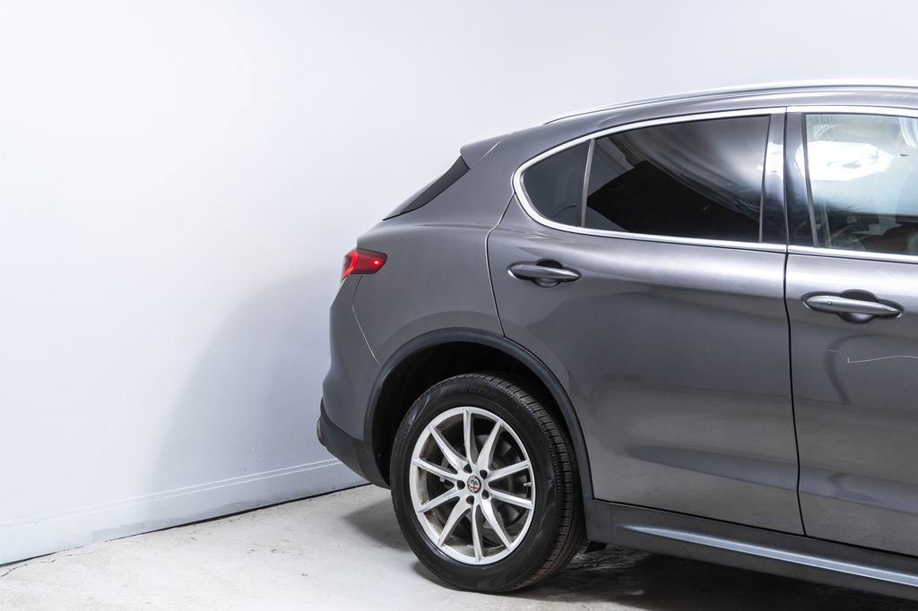 Used 2018 Alfa Romeo Stelvio Ti AWD/4WD image 11