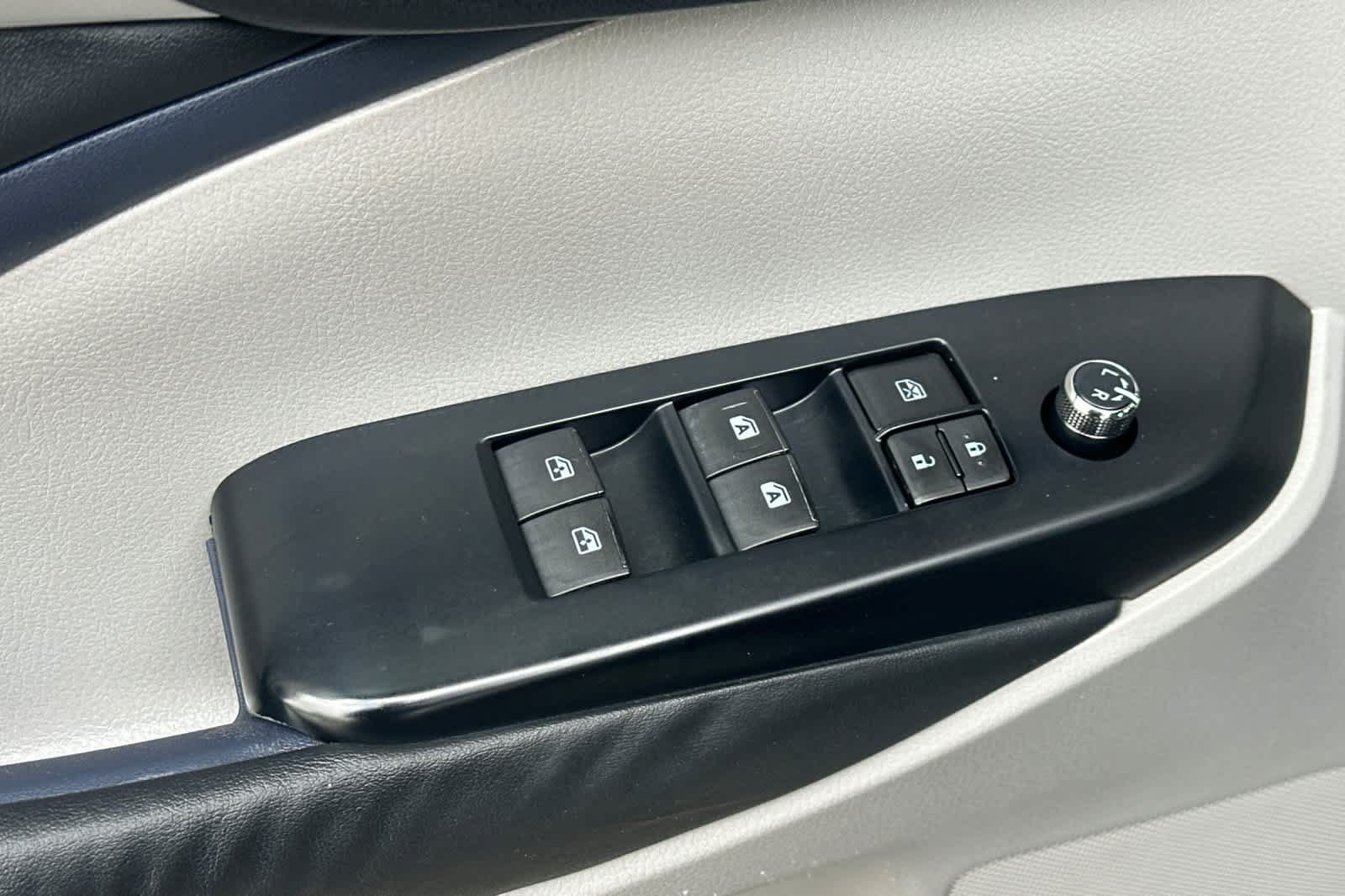 Used 2015 Toyota Highlander XLE AWD/4WD image 13