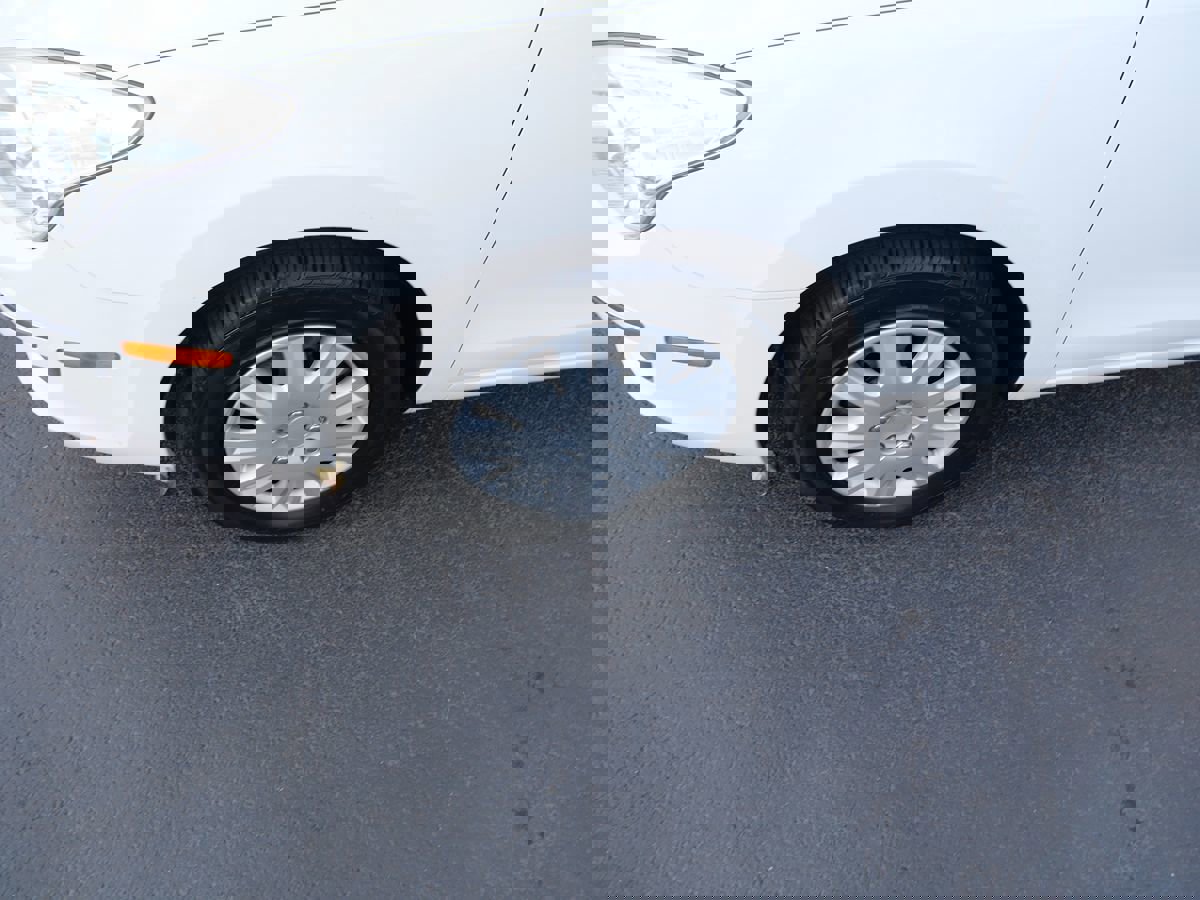 Used 2012 Hyundai Elantra GLS image 34