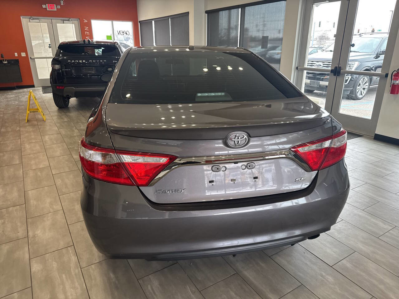 Used 2015 Toyota Camry SE image 9