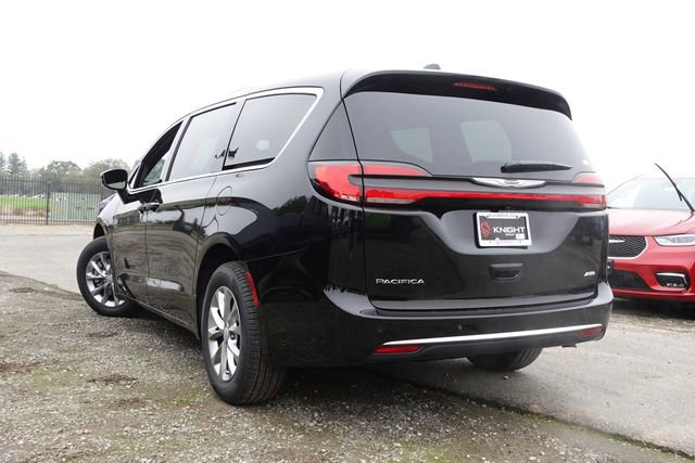New 2026 Chrysler Pacifica Select image 9