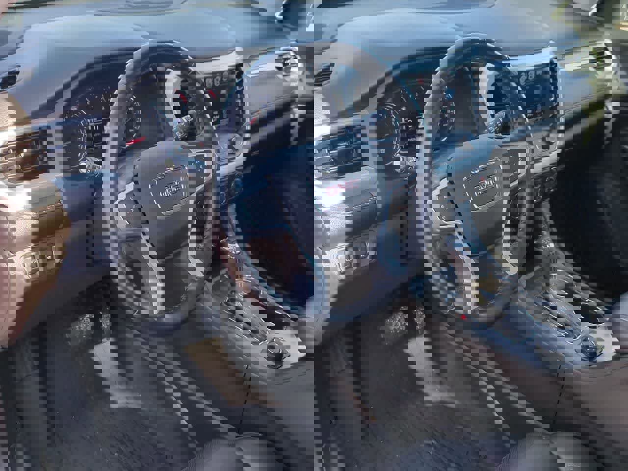 Used 2019 GMC Acadia SLT image 2