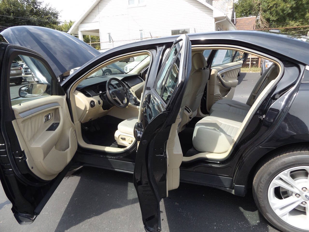 Used 2017 Ford Taurus SE FWD image 12