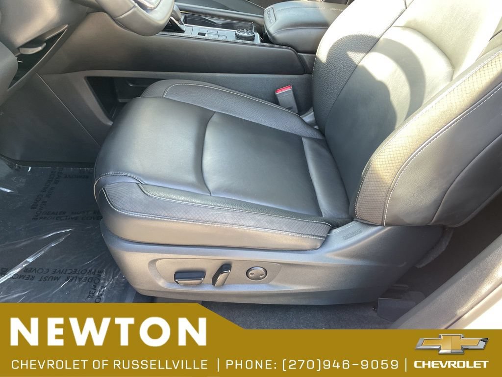 Used 2025 Nissan Pathfinder SL AWD/4WD image 8