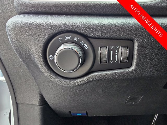 New 2027 Chrysler Pacifica LX FWD image 11