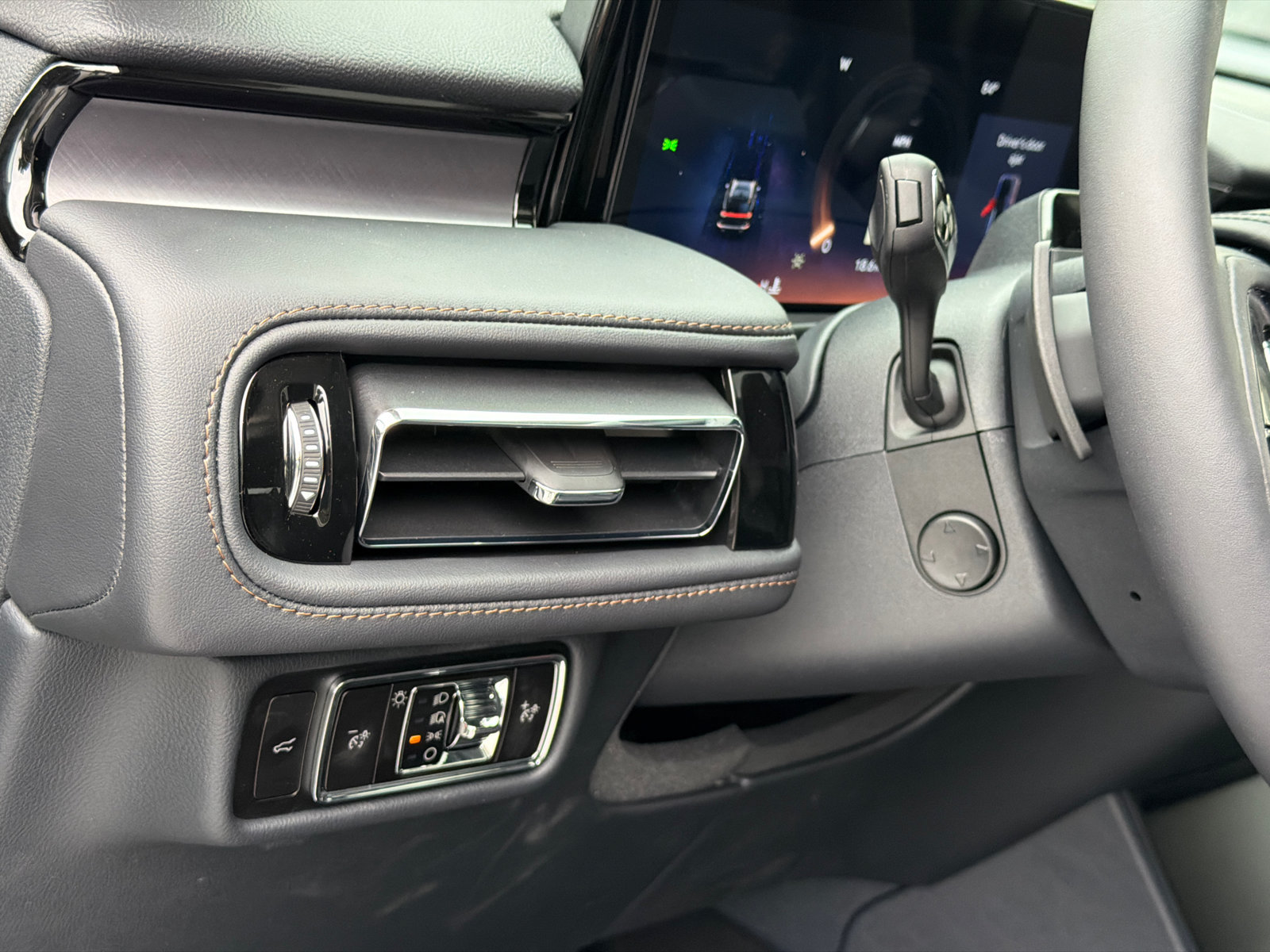 New 2027 Lincoln Aviator AWD w/ Jet Appearance Package image 19