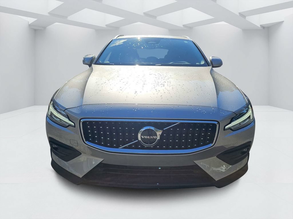 Certified 2025 Volvo V60 B5 Cross Country Plus AWD/4WD image 8