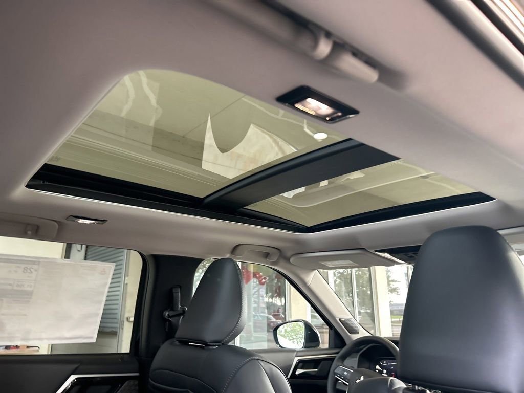 New 2026 Mitsubishi Outlander SE image 32