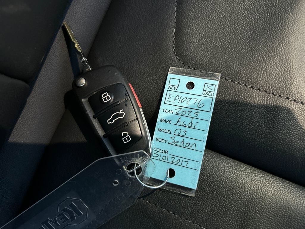 Used 2025 Audi Q3 2.0T Premium image 29