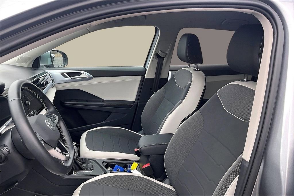 Used 2025 Volkswagen Taos SE image 24