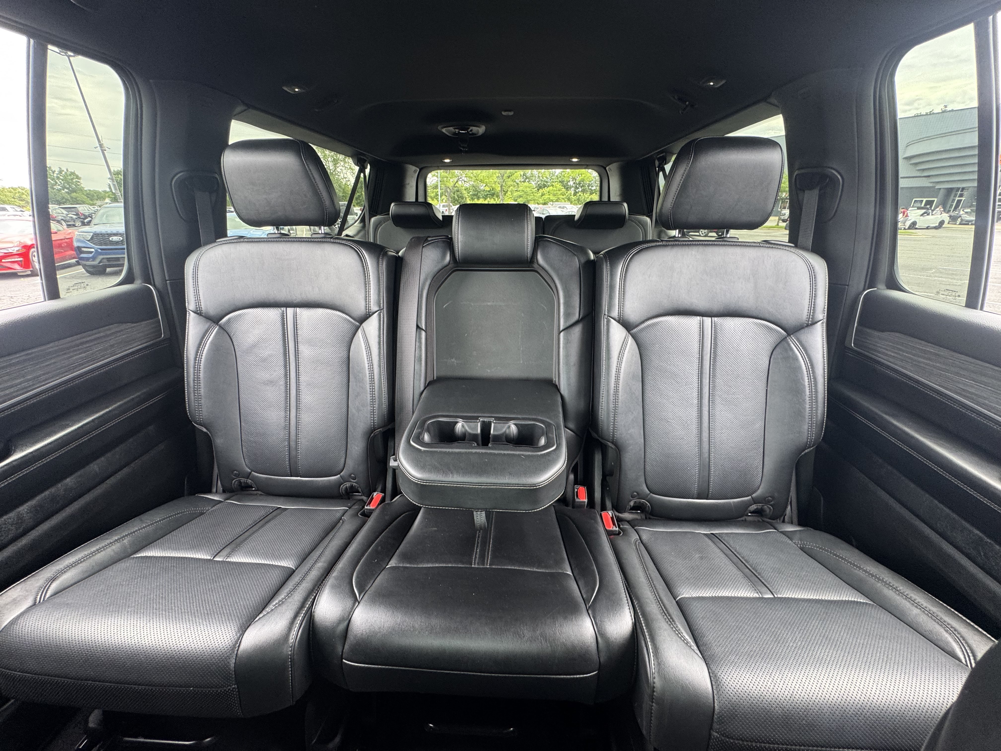 Used 2024 Jeep Wagoneer L Series III w/ Flexible Seating Group AWD/4WD image 32