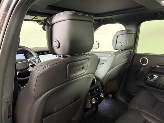 Used 2025 Land Rover Discovery Metropolitan Edition AWD/4WD image 28
