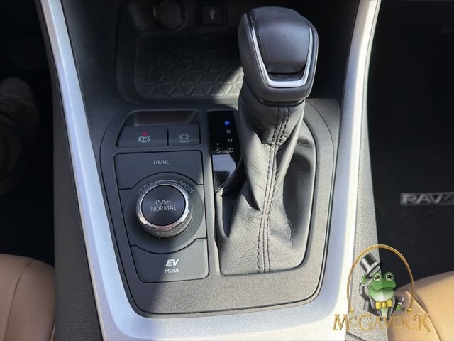Used 2022 Toyota RAV4 XLE Premium AWD/4WD image 14