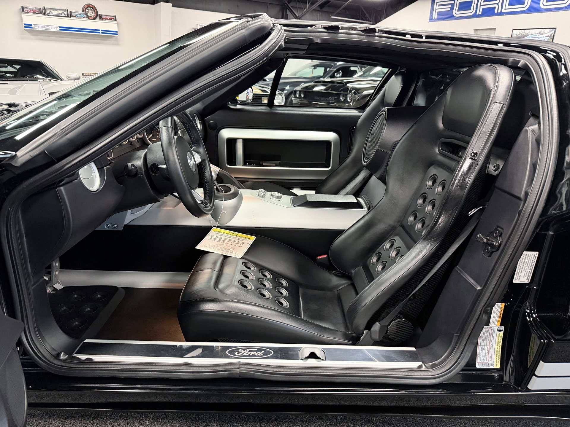 Used 2005 Ford GT image 20