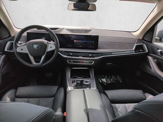 Used 2025 BMW X7 xDrive40i w/ Premium Package AWD/4WD image 19