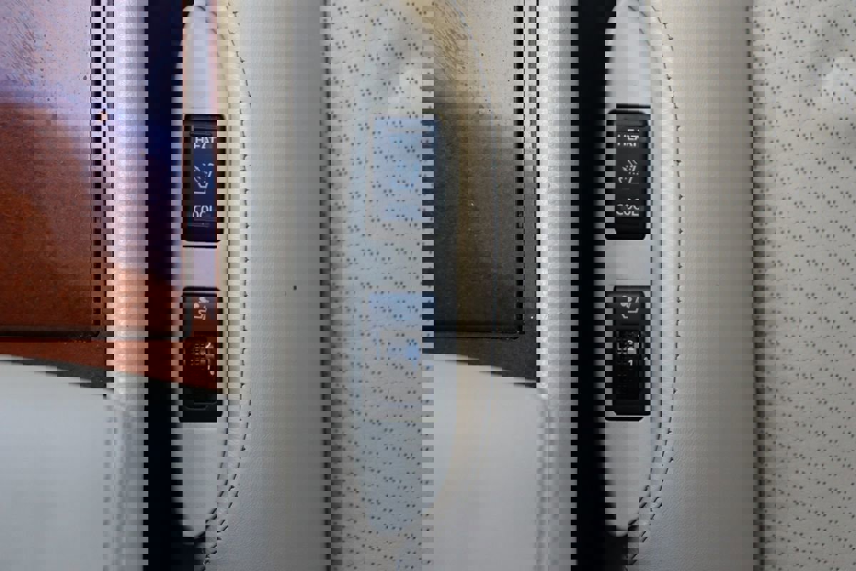 Used 2004 INFINITI Q45 Premium image 33