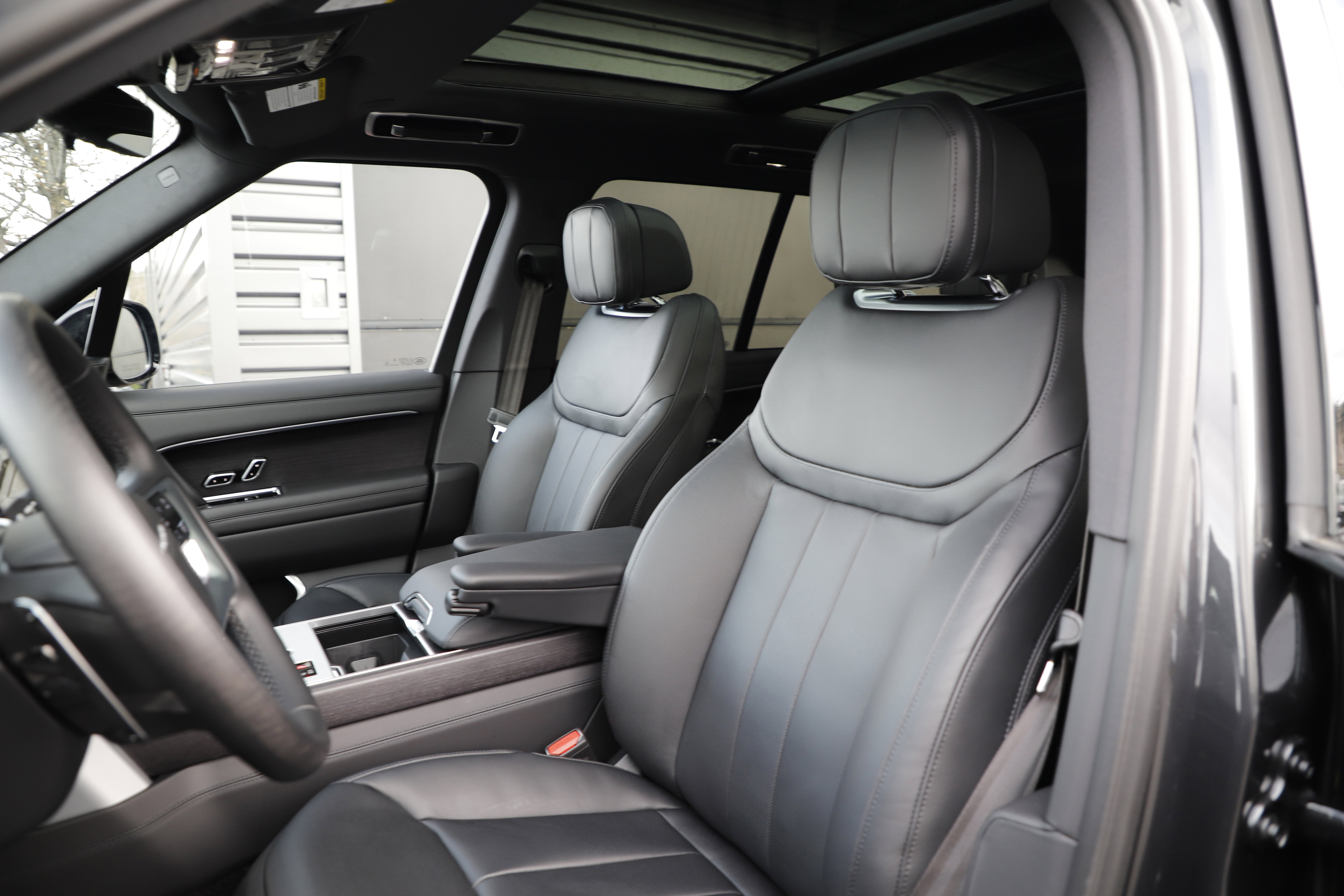 New 2026 Land Rover Range Rover SE image 17