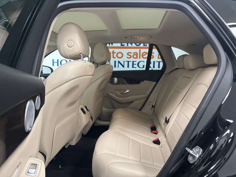 Used 2018 Mercedes-Benz GLC 300 4MATIC w/ Multimedia Package image 11