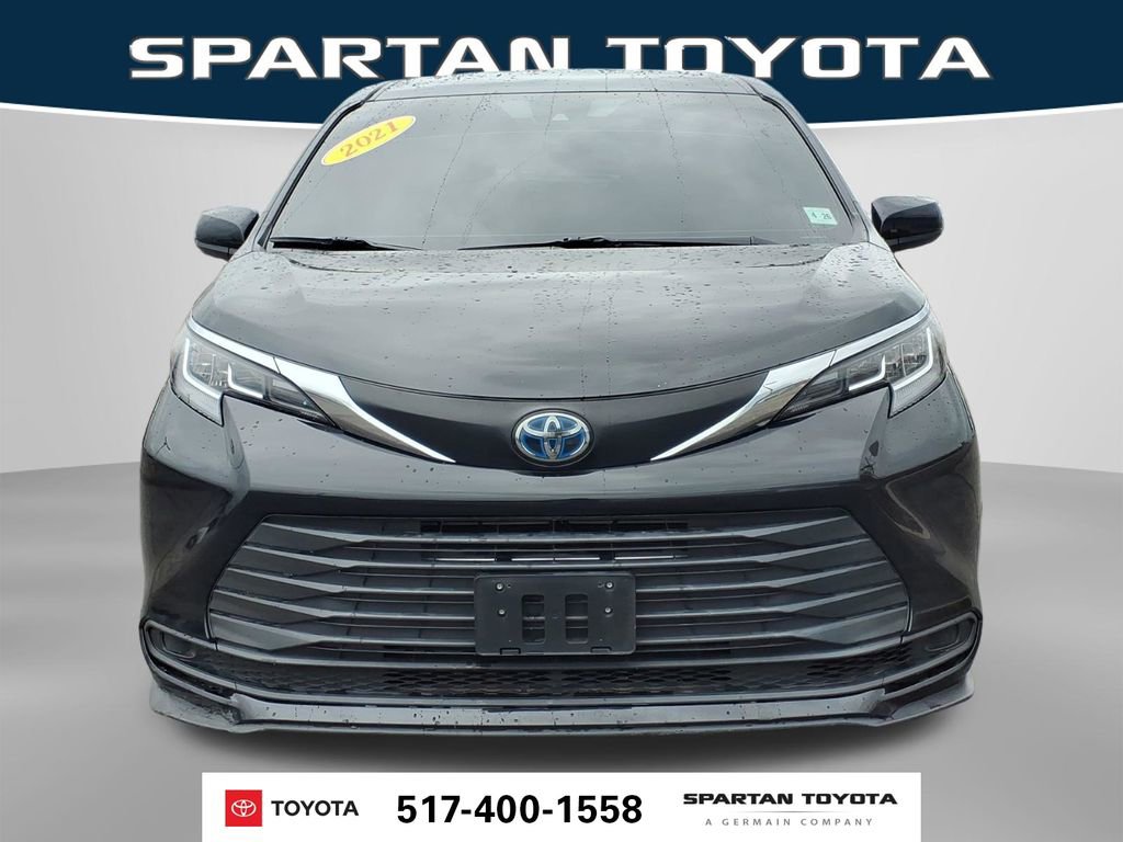 Used 2021 Toyota Sienna LE AWD/4WD image 3