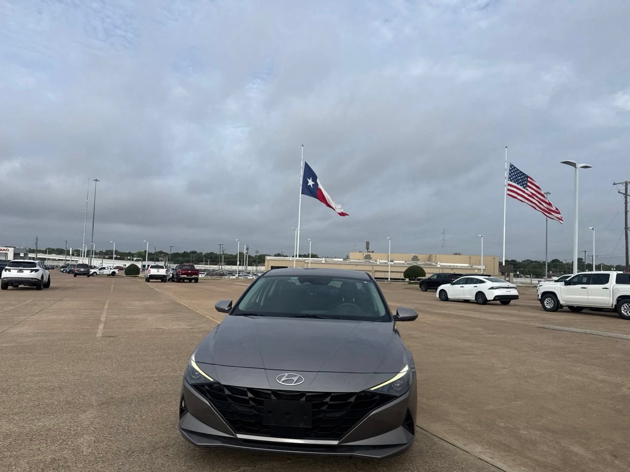 Used 2023 Hyundai Elantra SEL w/ Convenience Package FWD image 5