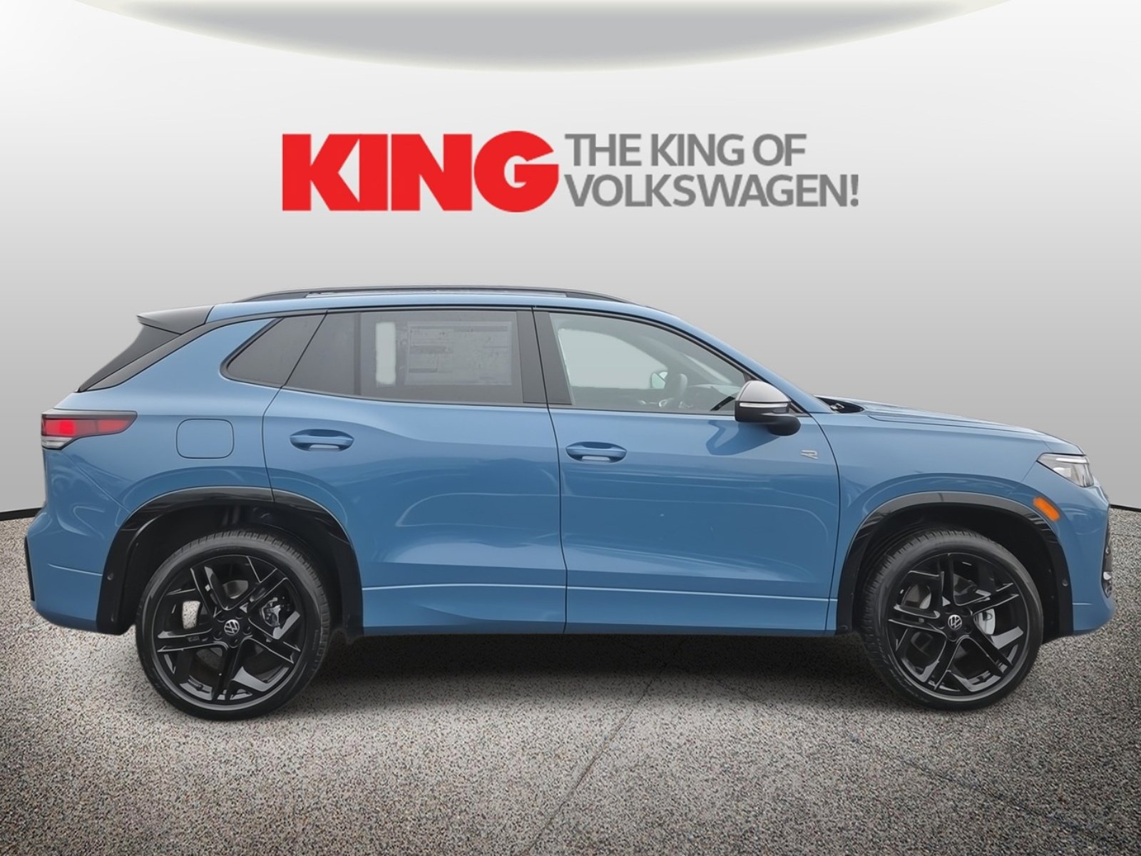 New 2026 Volkswagen Tiguan SE R-Line image 2